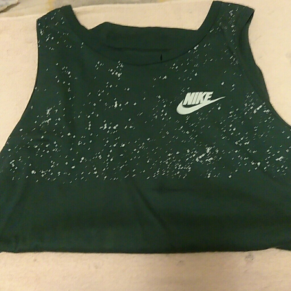 Sleeveless shirt